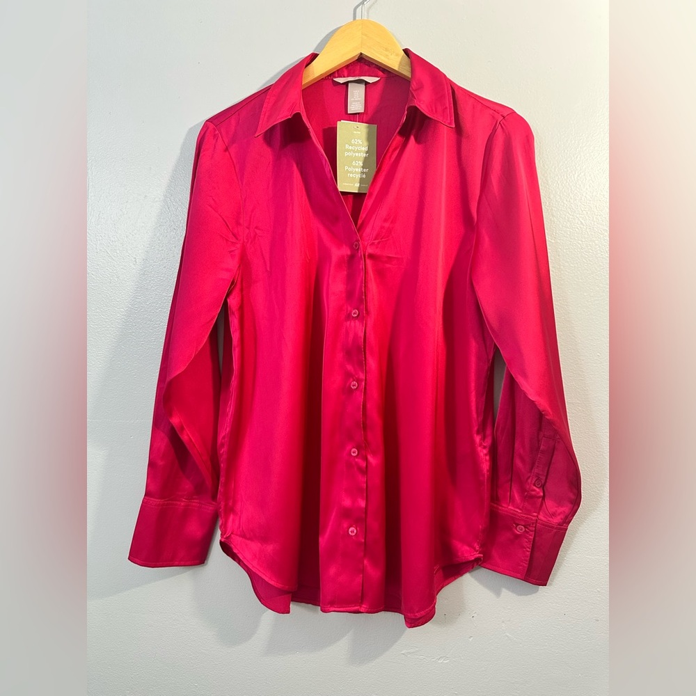 H&M Red Fitted Button Down Shirt with Notched Collar